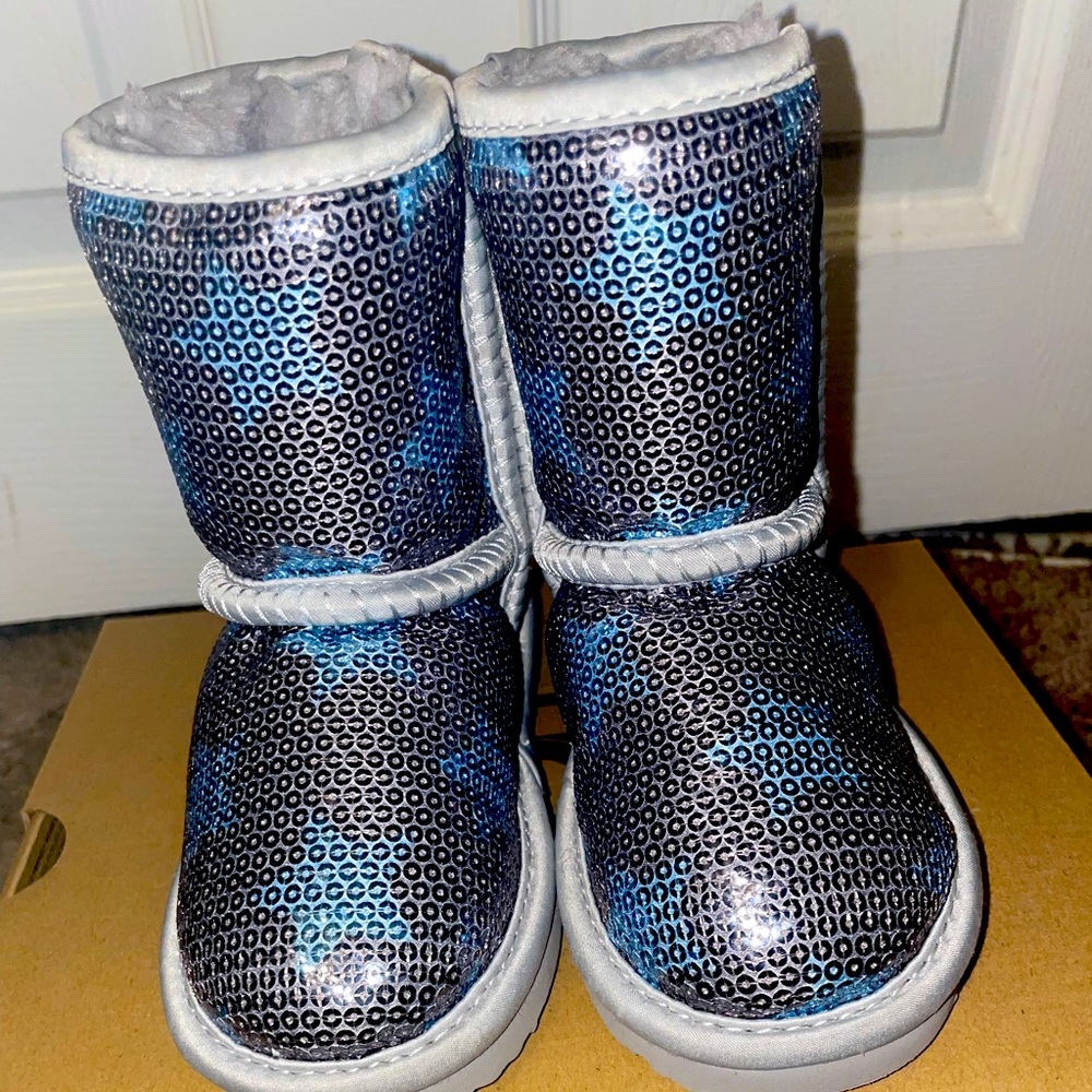 Gray and blue sequins. Very gently used. Toddler size 7